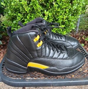 Jordan 12 Black Taxi size 9.5